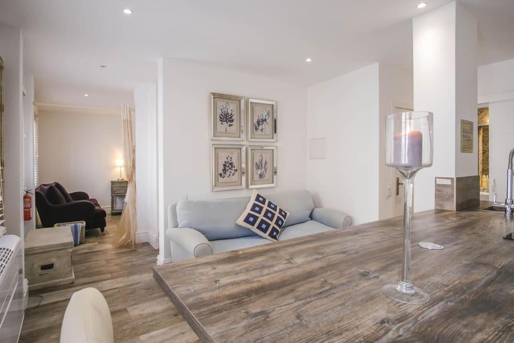 Summer Breeze Apartment, In The Historic Centre Of 라고스 외부 사진