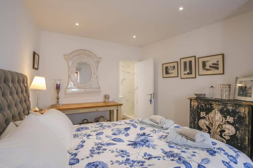 Summer Breeze Apartment, In The Historic Centre Of 라고스 외부 사진