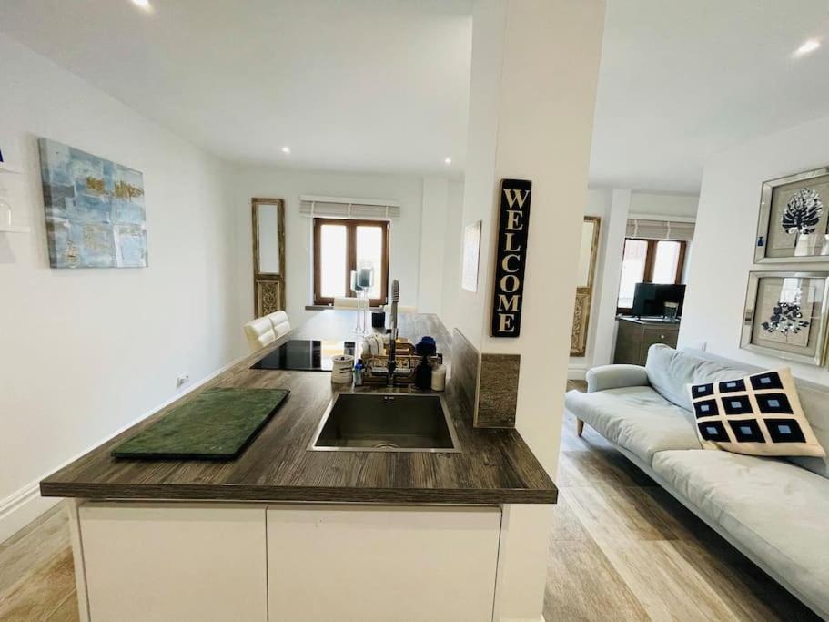 Summer Breeze Apartment, In The Historic Centre Of 라고스 외부 사진