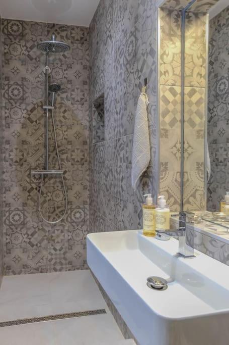 Summer Breeze Apartment, In The Historic Centre Of 라고스 외부 사진