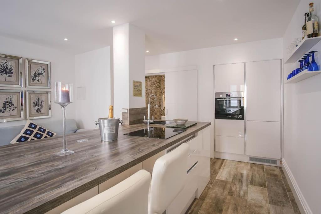 Summer Breeze Apartment, In The Historic Centre Of 라고스 외부 사진